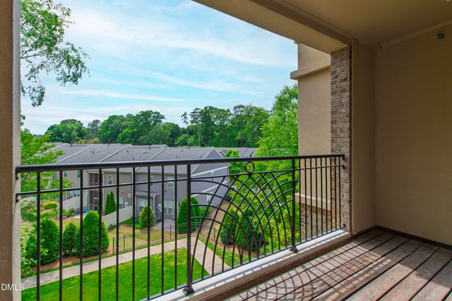 3920 Essex Garden Lane 304, Raleigh, NC 27612