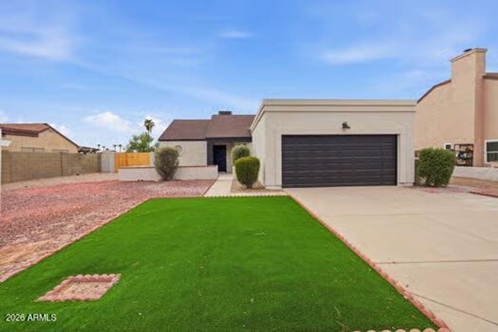 6121 W Maui Lane, Glendale, AZ 85306
