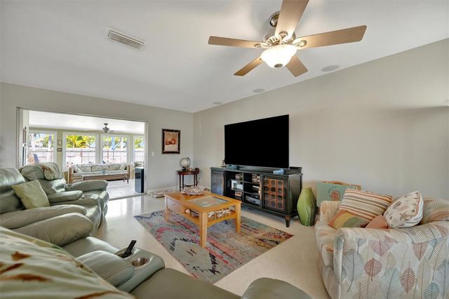 5918 8TH AVENUE DRIVE W, Bradenton, FL 34209