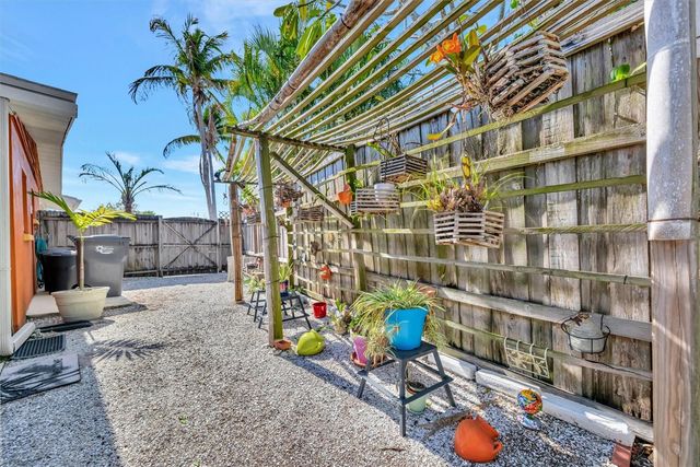 5918 8TH AVENUE DRIVE W, Bradenton, FL 34209