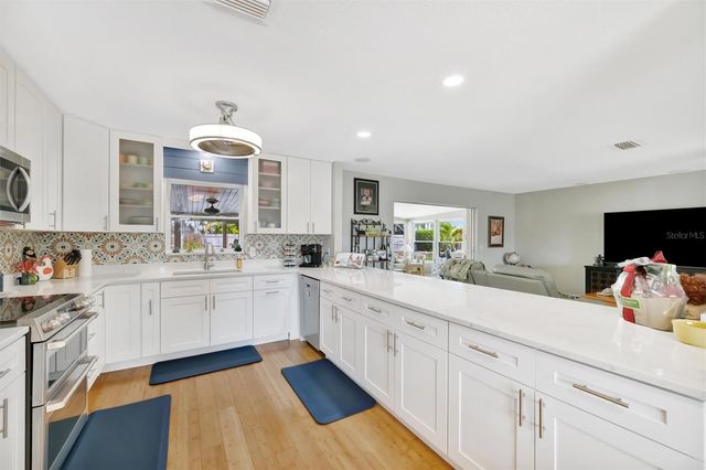 5918 8TH AVENUE DRIVE W, Bradenton, FL 34209