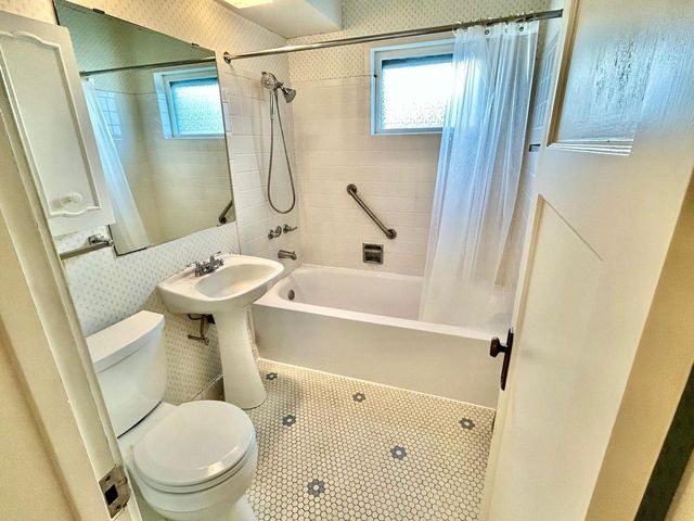 4313 N Morris BOULEVARD, Shorewood, WI 53211