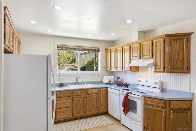 8470 Tommy Dr, San Diego, CA 92119