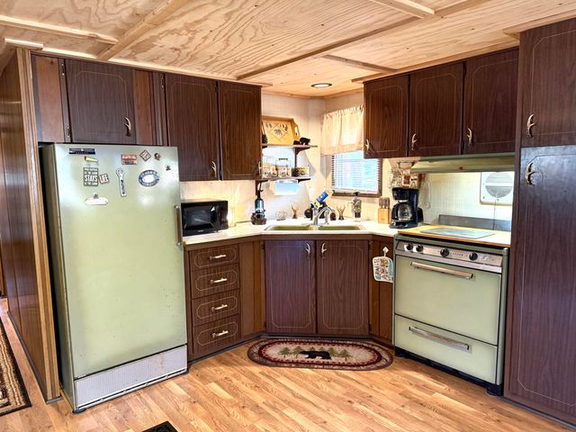 11881 S Winesap Road, Lake Twp, MI 49304