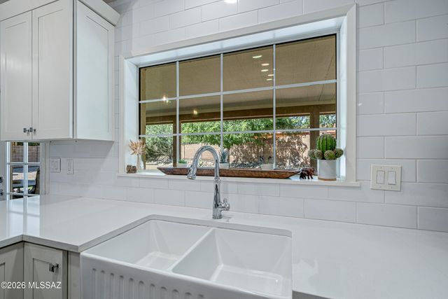 5680 N Placita Favorita, Tucson, AZ 85750