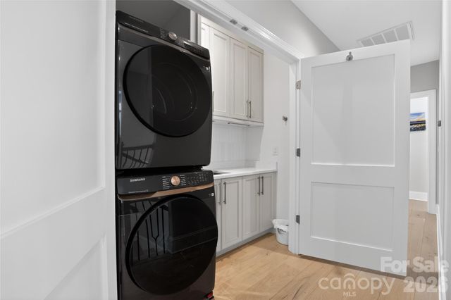 3111 Pinehurst Place, Charlotte, NC 28209