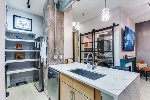 221 W Lancaster Avenue 2001, Fort Worth, TX 76102