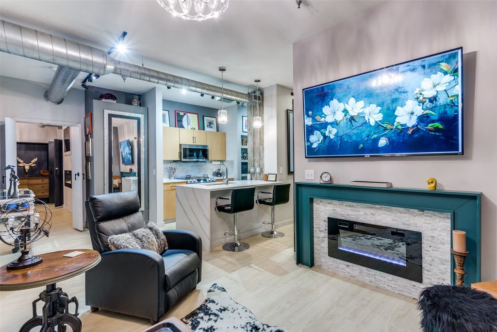 221 W Lancaster Avenue 2001, Fort Worth, TX 76102