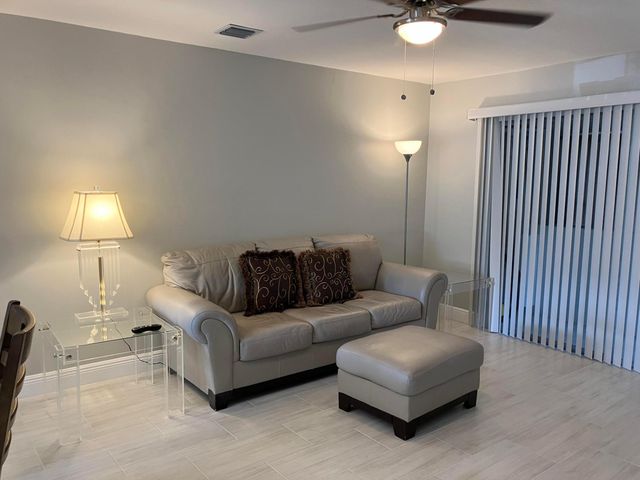 214 Down East Lane, Lake Worth, FL 33467