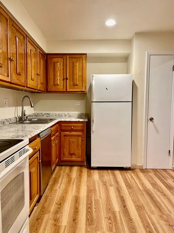706 E Algonquin Road E 204, Arlington Heights, IL 60005