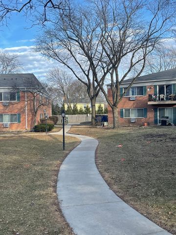 706 E Algonquin Road E 204, Arlington Heights, IL 60005