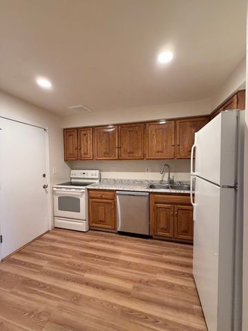 706 E Algonquin Road E 204, Arlington Heights, IL 60005