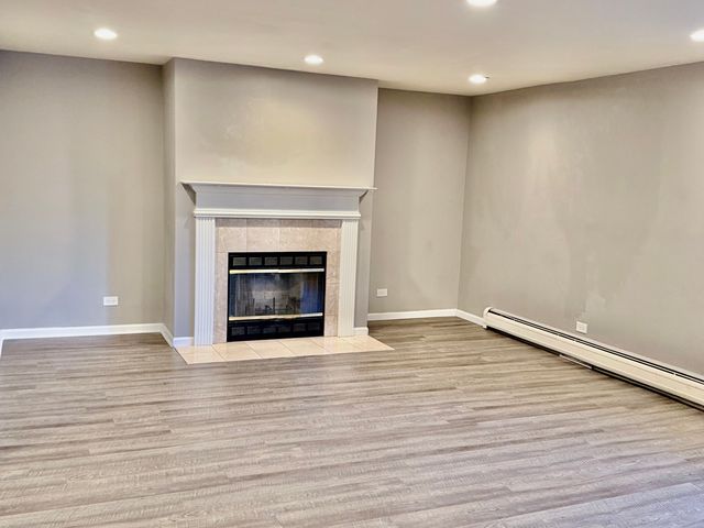 706 E Algonquin Road E 204, Arlington Heights, IL 60005