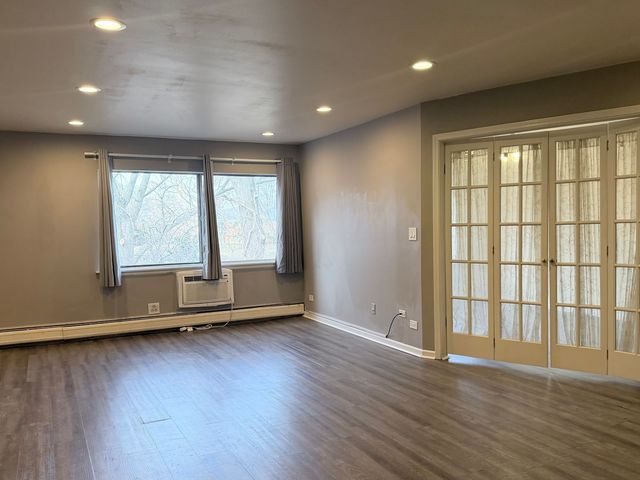 706 E Algonquin Road E 204, Arlington Heights, IL 60005