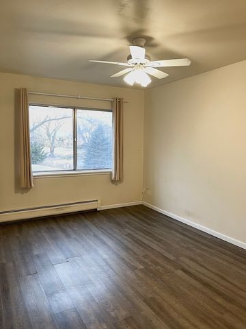 706 E Algonquin Road E 204, Arlington Heights, IL 60005