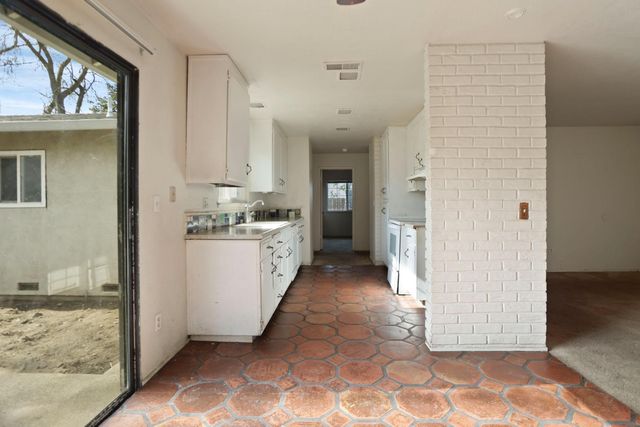 1056 Port Chelsea Cir, Lodi, CA 95240