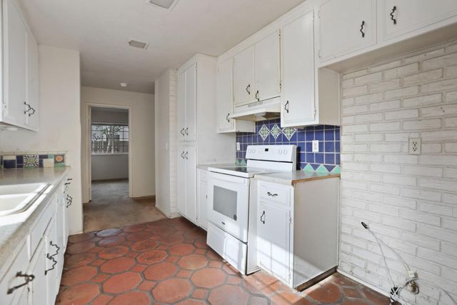 1056 Port Chelsea Cir, Lodi, CA 95240