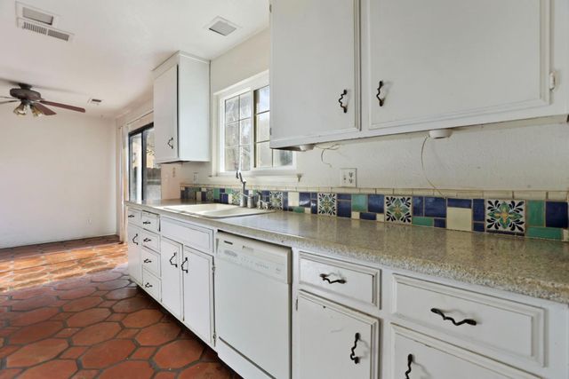 1056 Port Chelsea Cir, Lodi, CA 95240