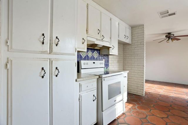 1056 Port Chelsea Cir, Lodi, CA 95240