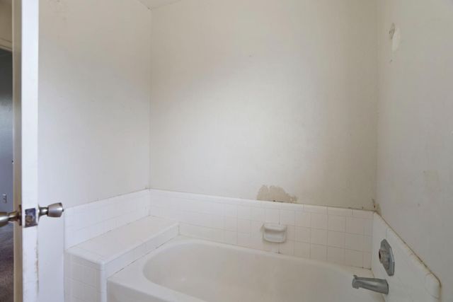 1056 Port Chelsea Cir, Lodi, CA 95240