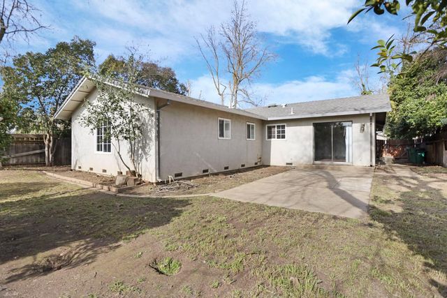 1056 Port Chelsea Cir, Lodi, CA 95240