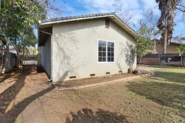 1056 Port Chelsea Cir, Lodi, CA 95240