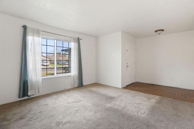 1056 Port Chelsea Cir, Lodi, CA 95240