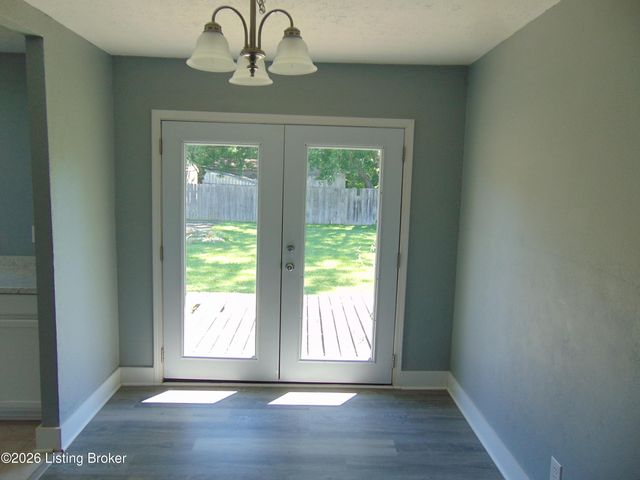 7009 Rainbow Dr, Louisville, KY 40272