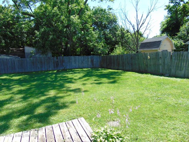 7009 Rainbow Dr, Louisville, KY 40272
