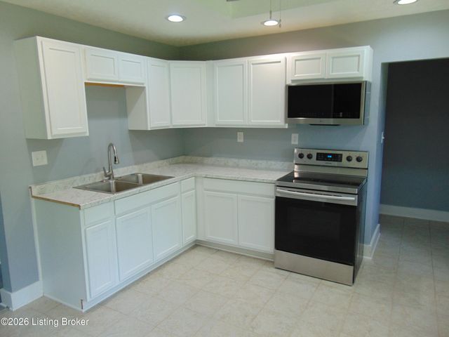 7009 Rainbow Dr, Louisville, KY 40272
