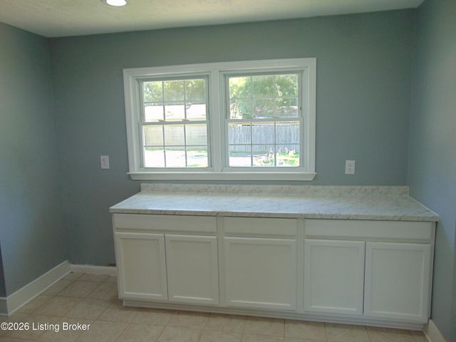 7009 Rainbow Dr, Louisville, KY 40272
