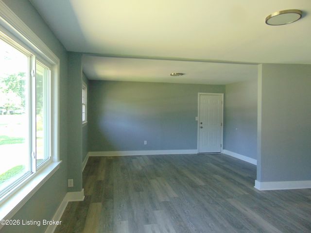 7009 Rainbow Dr, Louisville, KY 40272