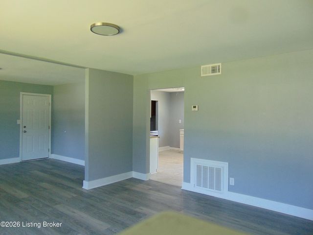 7009 Rainbow Dr, Louisville, KY 40272