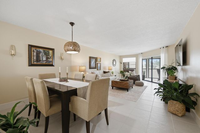 7232 Fairfax Drive 205, Tamarac, FL 33321