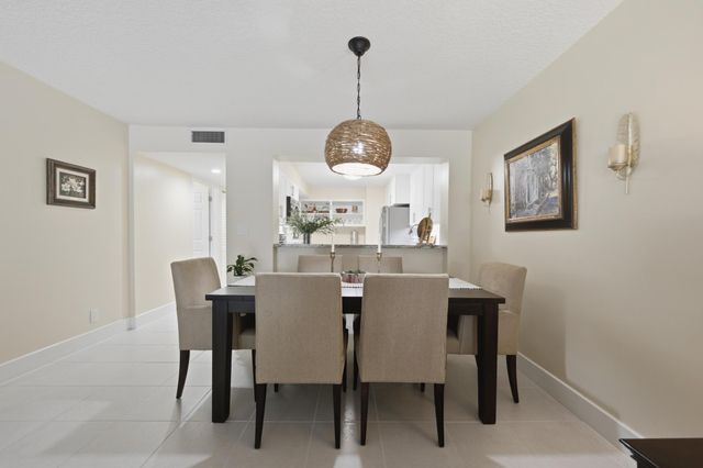 7232 Fairfax Drive 205, Tamarac, FL 33321