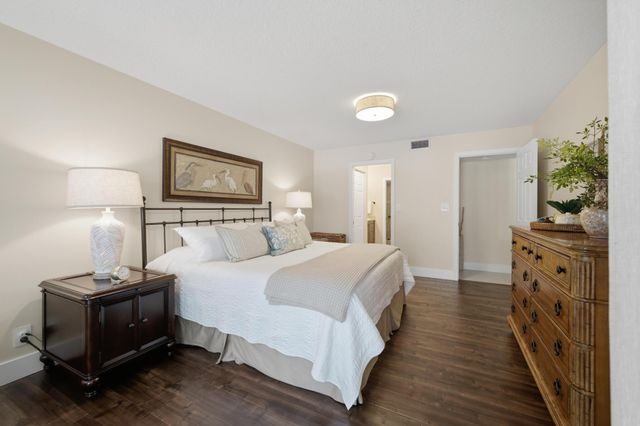7232 Fairfax Drive 205, Tamarac, FL 33321