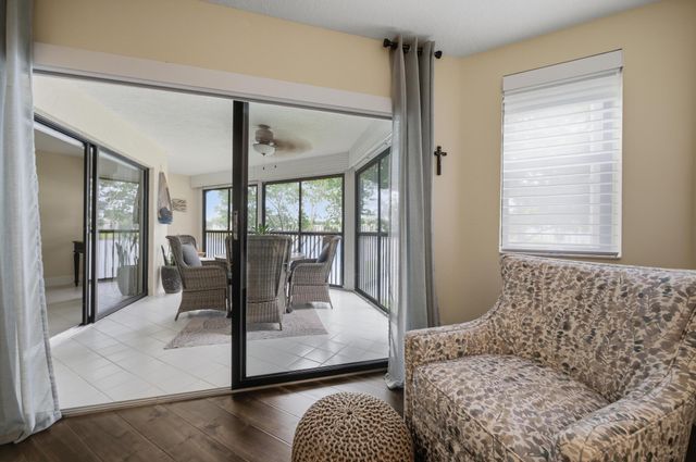 7232 Fairfax Drive 205, Tamarac, FL 33321