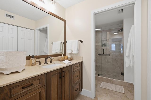 7232 Fairfax Drive 205, Tamarac, FL 33321