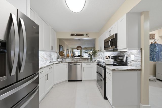 7232 Fairfax Drive 205, Tamarac, FL 33321