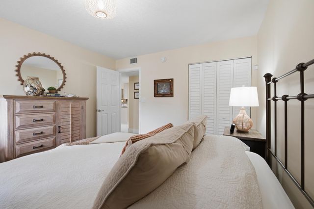 7232 Fairfax Drive 205, Tamarac, FL 33321