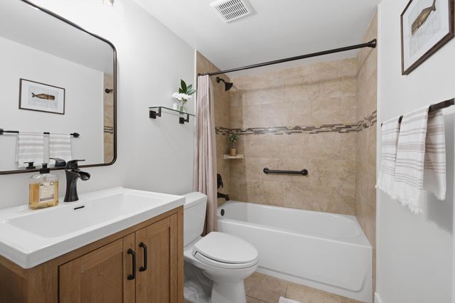 7232 Fairfax Drive 205, Tamarac, FL 33321