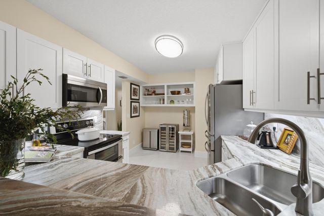 7232 Fairfax Drive 205, Tamarac, FL 33321