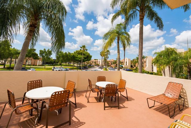7232 Fairfax Drive 205, Tamarac, FL 33321