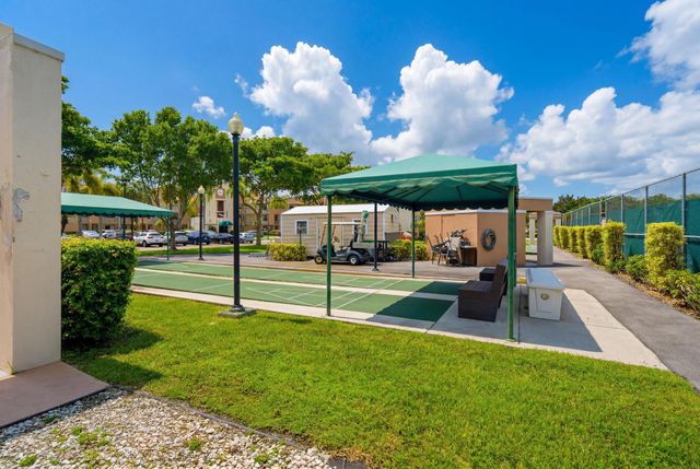7232 Fairfax Drive 205, Tamarac, FL 33321