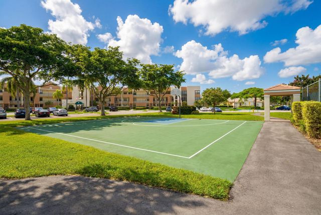 7232 Fairfax Drive 205, Tamarac, FL 33321