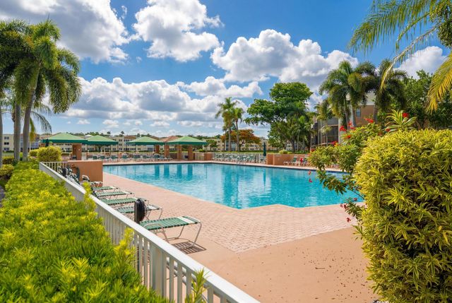 7232 Fairfax Drive 205, Tamarac, FL 33321