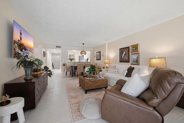 7232 Fairfax Drive 205, Tamarac, FL 33321