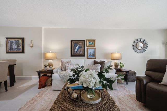 7232 Fairfax Drive 205, Tamarac, FL 33321