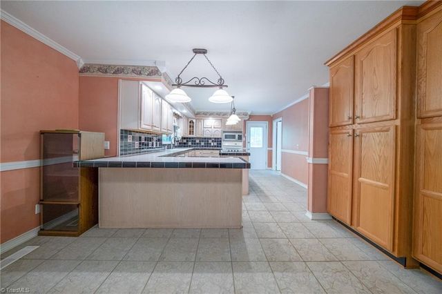 5218 Bear Creek Road, Winston-salem, NC 27106