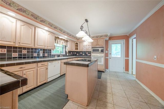 5218 Bear Creek Road, Winston-salem, NC 27106
